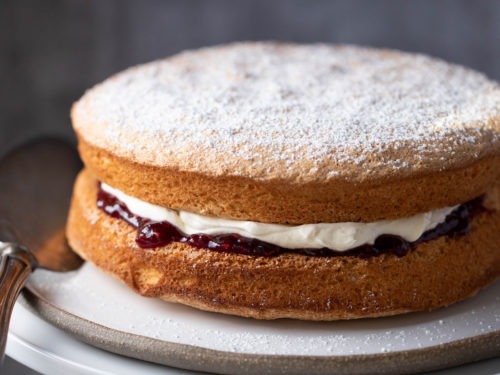 Victoria Sponge Cake Recipe | Ana's Baking Chronicles